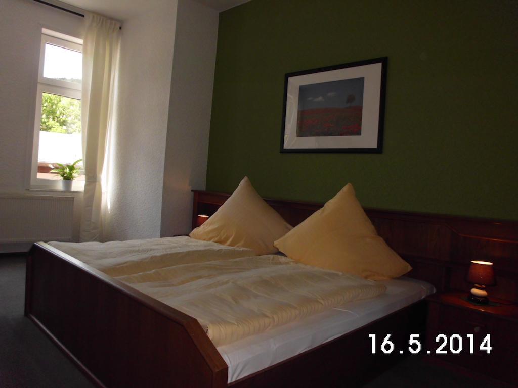 Hotel Garni Am Thueringer Klosstheater Friedrichroda Room photo